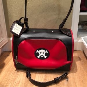Pet Flys skull carrier (for Stacy) open to all